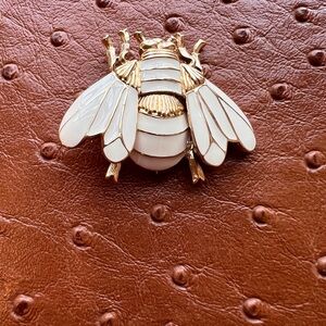 Vintage Crown Trifari White Enameled Bee Gold Tone 1960's Brooch